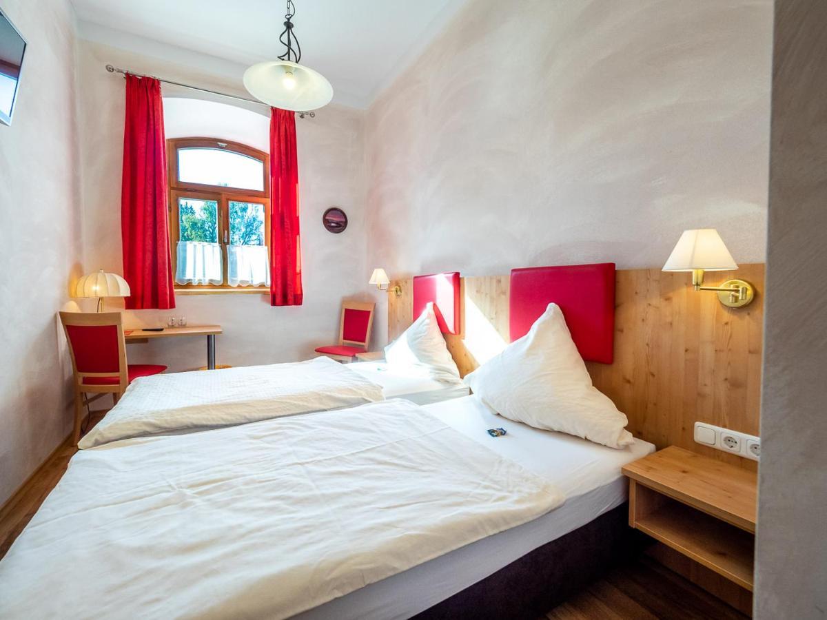 Kleinkunstbuehne Zur Post Beim John In Obing Hotel Eksteriør billede