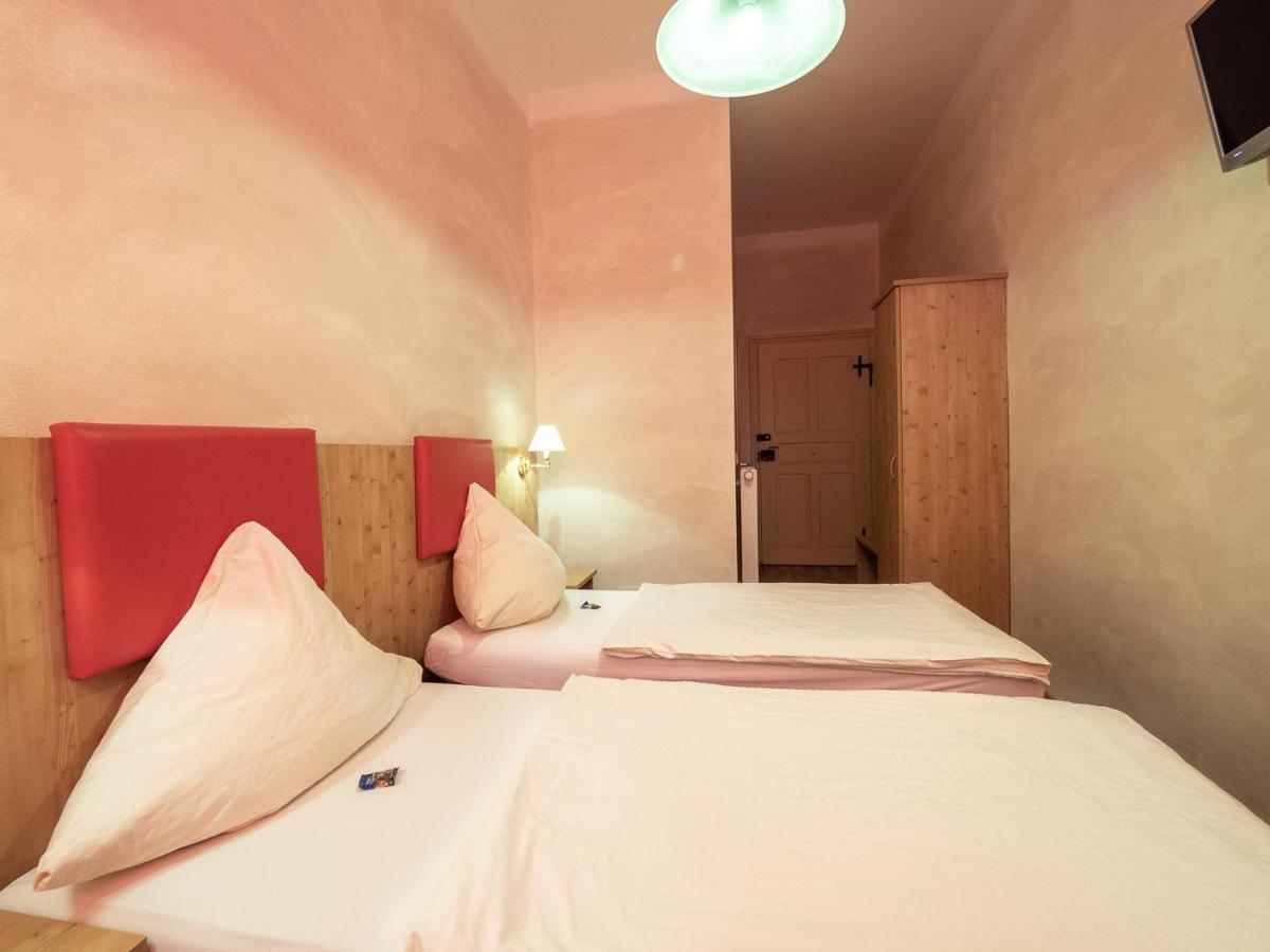 Kleinkunstbuehne Zur Post Beim John In Obing Hotel Eksteriør billede